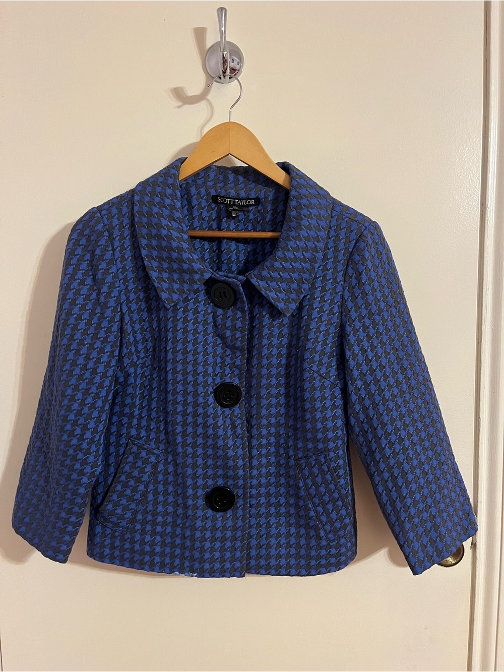 Scott Taylor Women's Blue and Black Houndstooth Button Front Jacket